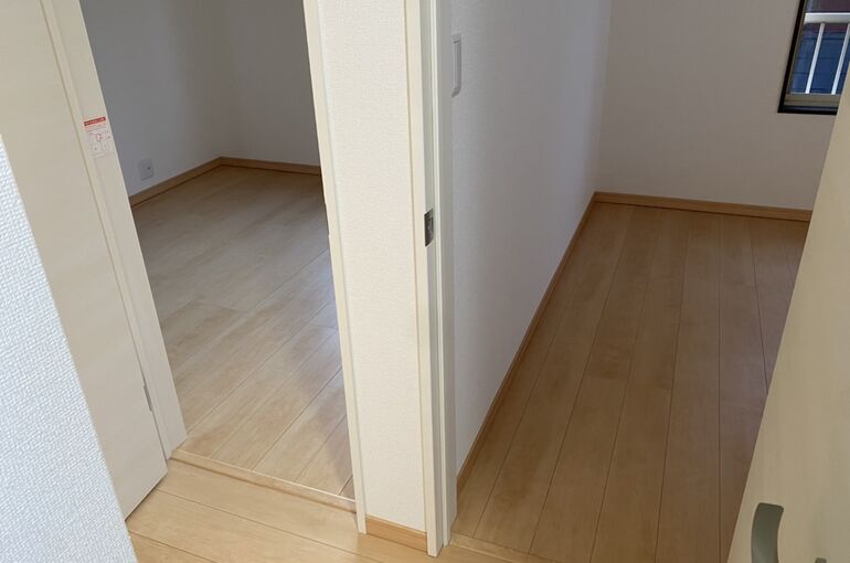 部屋入り口after