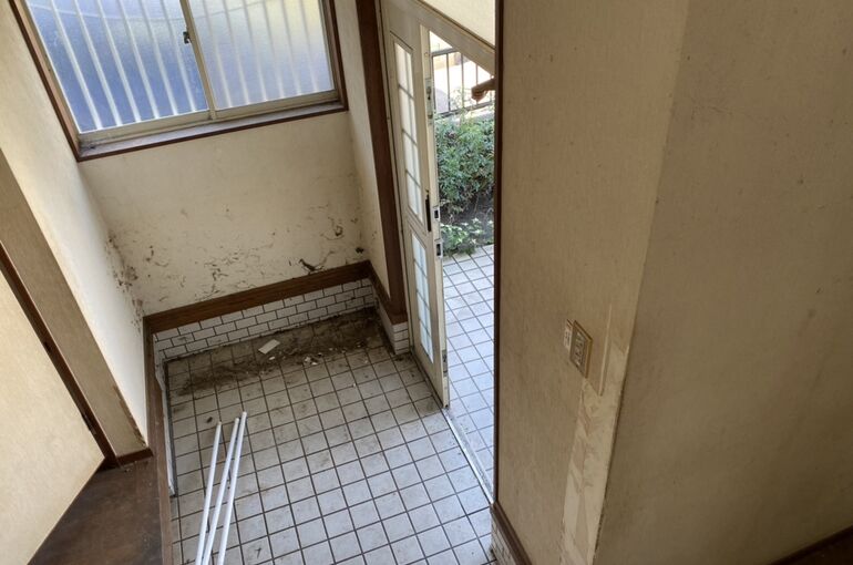 玄関before
